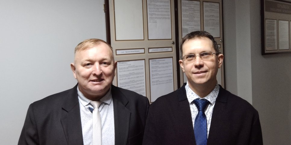 Leonid Druzhinin and Yevgeniy Bitusov in the court, December 2022