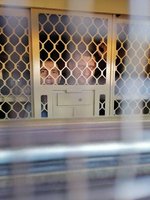 Dmitry Golik e Alexei Berchuk non si perdono d'animo mentre sono sul treno diretto al centro di detenzione preventiva di Blagoveshchensk