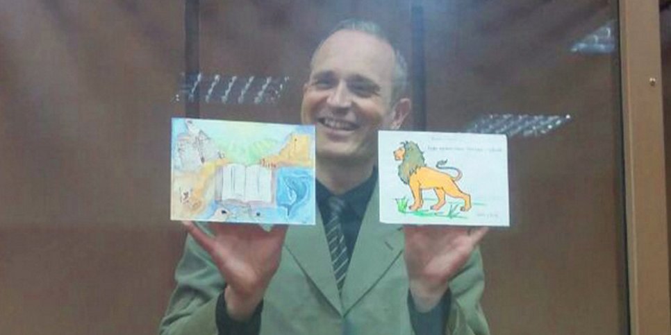 사진: 법정에서의 데니스 크리스텐슨