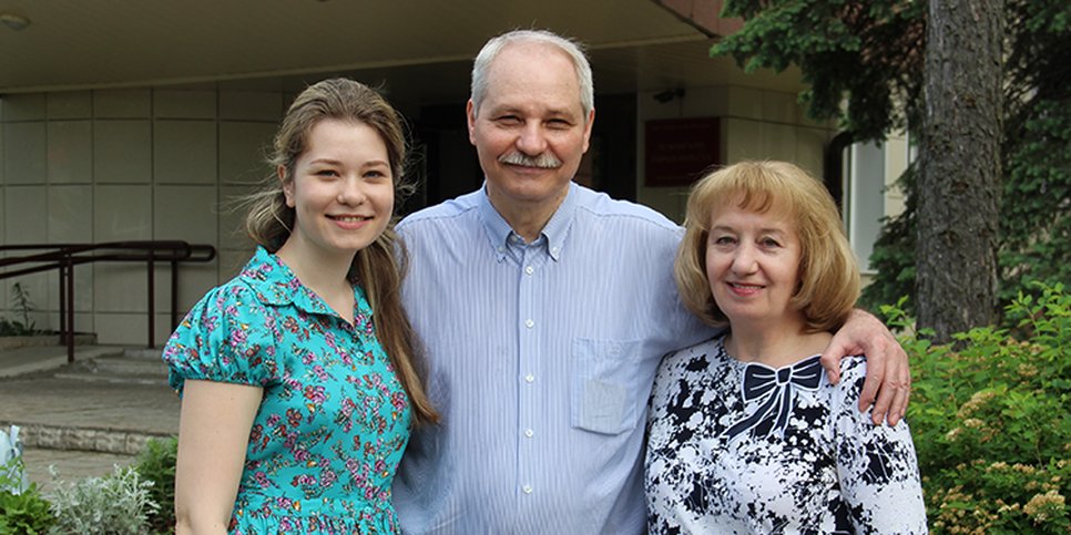 Фото: Геннадий Шпаковский с семьей перед вынесением приговора