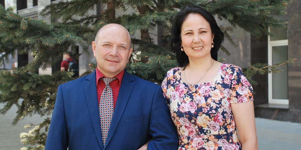 Auf dem Foto: Dmitry Vinogradov mit seiner Frau, Mai 2021