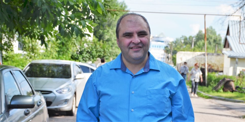 クルスクの公判前拘置所から釈放されたアルチョム・バグラティアン。2021年6月15日