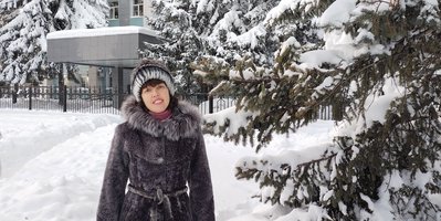 항소심 판결 당일 법원 밖에서 나탈리야 크리거. 비로비잔. 2021년 11월