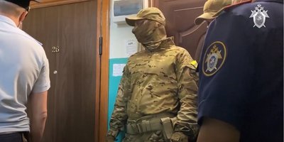 In the photo: the raid on Jehovah’s Witnesses in the Astrakhan region in 2020