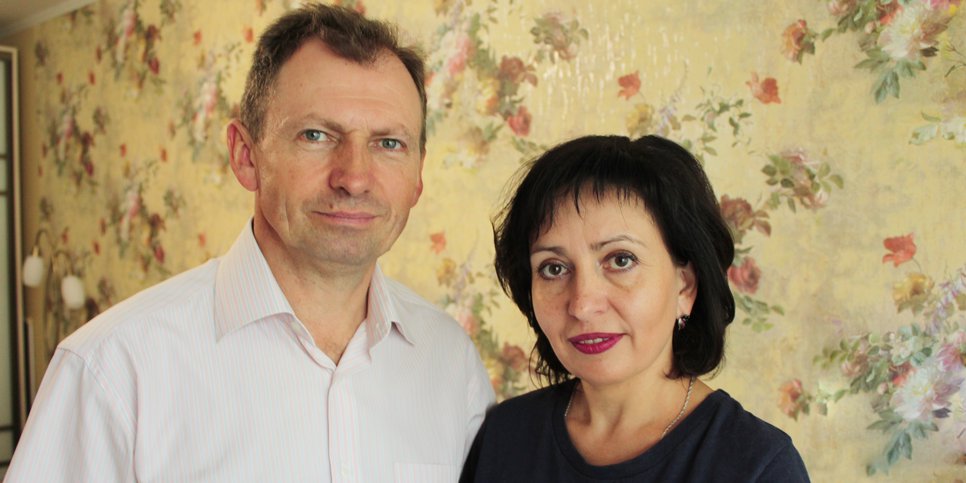 Na foto: Andrey Danielyan com a esposa