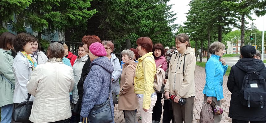 Amigos y familiares de los creyentes a la espera de la decisión del tribunal de apelación
