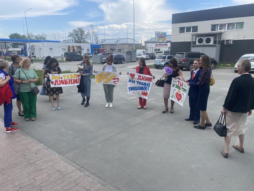 Друзья Должиковых в день вынесения приговора