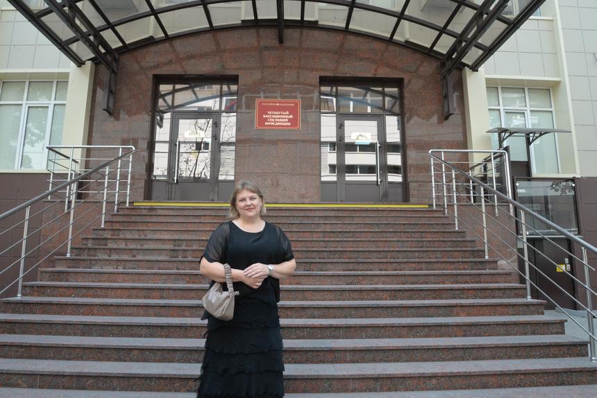 Evgeniya, Aleksandr Nikolayev's wife, travelled to Krasnodar to hear the court's decision in her husband's case. July 2023