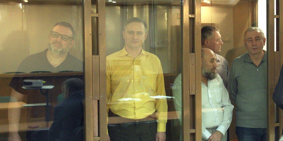 Von links nach rechts: Vitaliy Komarov, Sergey Shatalov, Vardan Zakaryan, Yuriy Chernyshev und Ivan Chaikovskiy im Gericht während des Berufungsverfahrens, 10. April 2024