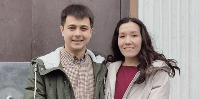 막심 카마신(Maksim Khamatshin)과 그의 배우자 아델리나(Adelina), 2025년 4월