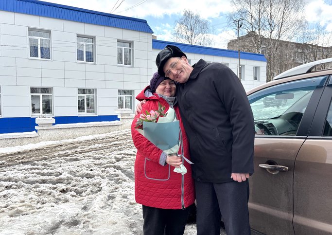 Vladimir Melnik com sua esposa Irina, 9 de abril. 2025