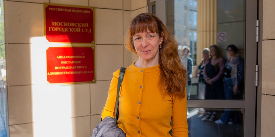 Irina Serebryakova, Aleksandr's wife, and about 40 other people came to the court to support him. May 2025