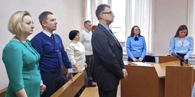Nikolay Kupriyanskiy and the Chausovs during sentencing. December 2, 2024