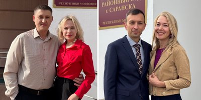 Ivan Neverov con la moglie Tatyana e Mikhail Shevchuk con la moglie Yaroslavna davanti al tribunale distrettuale di Saransk