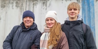Евгений Коротун с супругой, Евгенией, и сыном, Александром. 6 октября 2026 года.